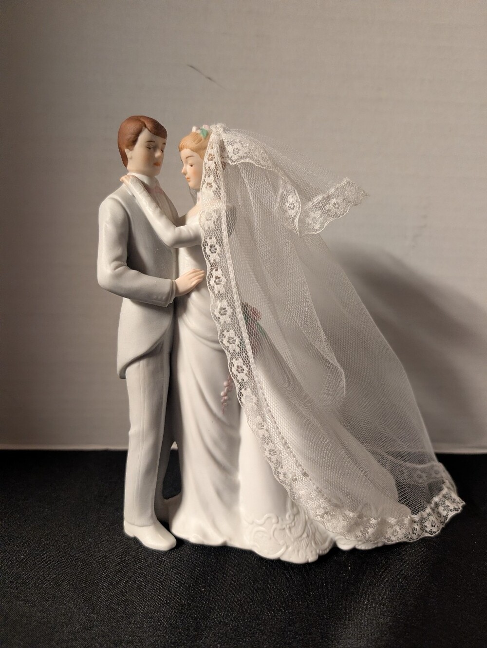 Vintage 1987 Enesco Wedding Bride & Groom Musical Figure Plays Music Ever Green